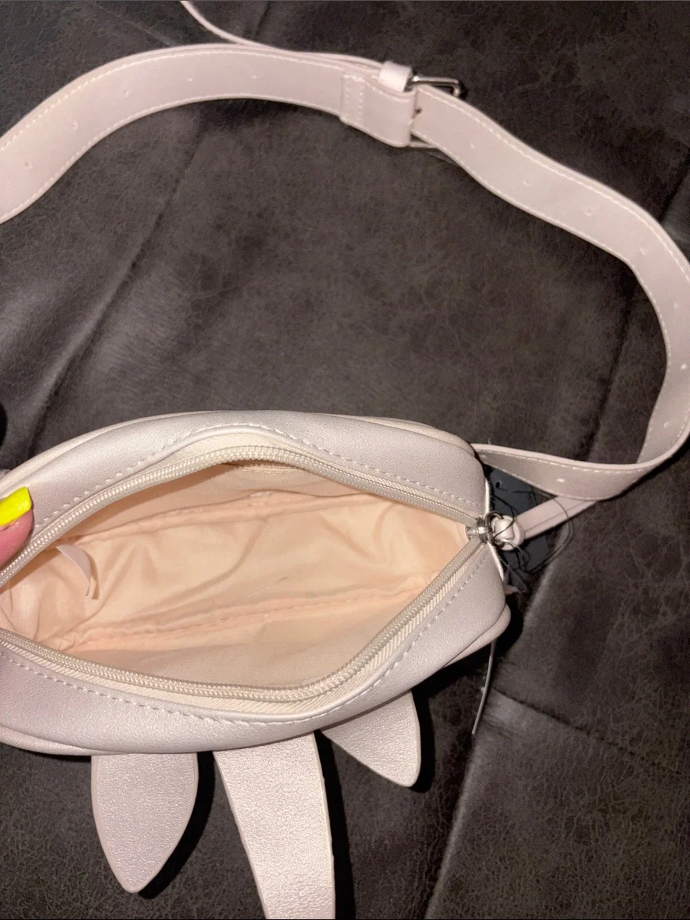 T-Shirt & Jeans Shimmery Pearl White Unicorn Belt Bag